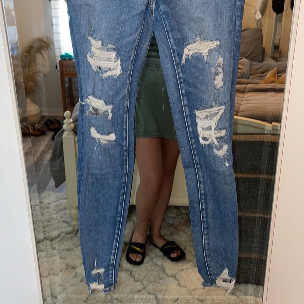 American Eagle Distressed Hi-Rise Jeggings - Picture 5 of 8